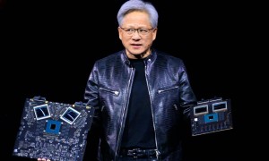 黄仁勋：全球一半AI人才都是中国人，美国根本阻挡不了中国发展