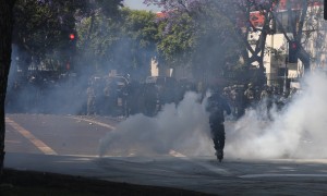国民警卫队进驻洛杉矶 新华社记者直击冲突现场