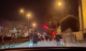 土耳其爆发十多年来最严重骚乱！华人记录凌晨街头：黑压压一大片防暴警察在前方